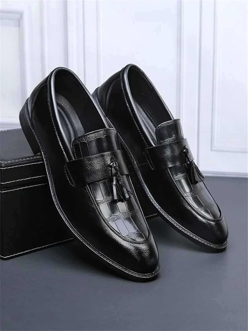 Men's Black Crocodile Print Tassel Slip On Loafers Business Formal Dress Shoes